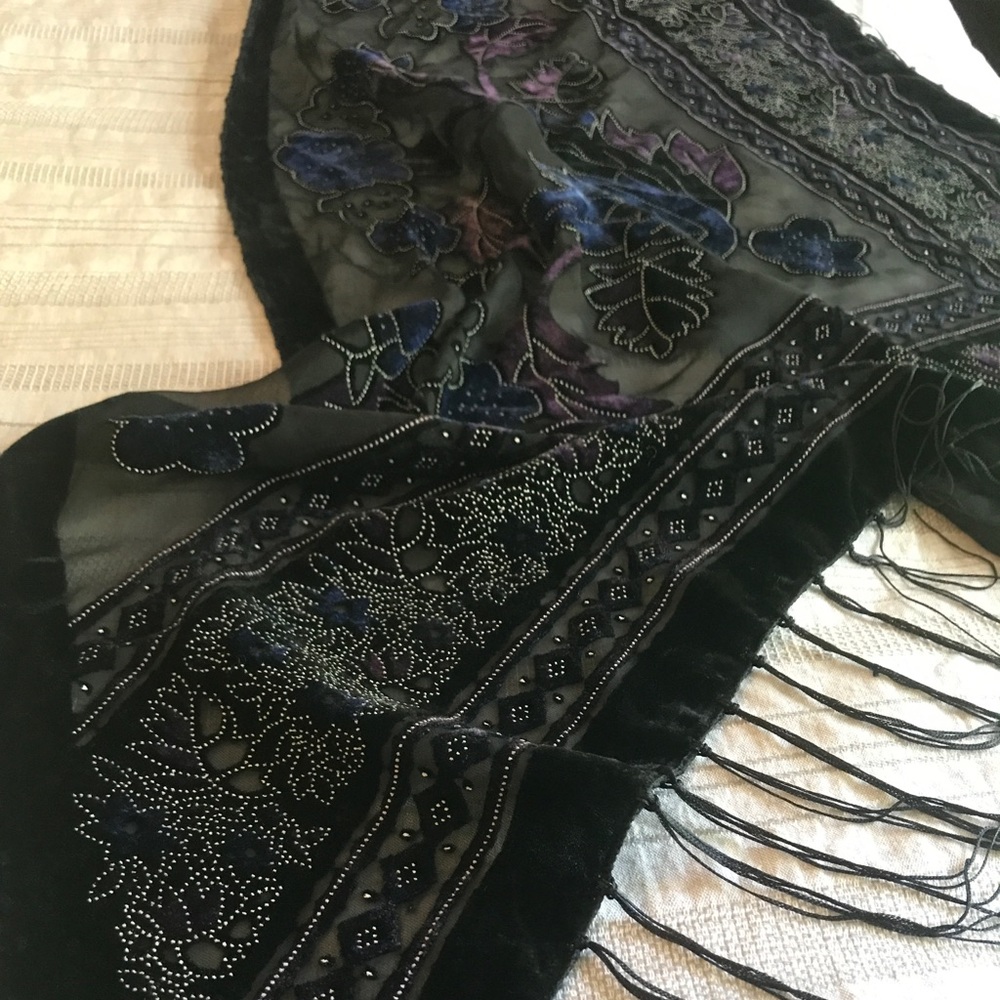 CANDIE’S fringed shawl